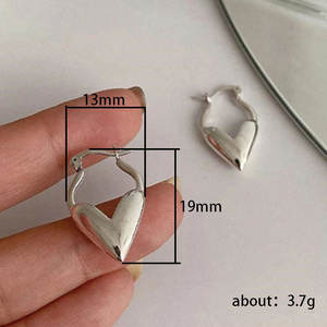 E2158 Orecchini a cerchio a forma di cuore in oro bianco, gioielli unisex alla moda, idea regalo - Product Image 5