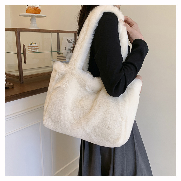 Borsa tote Beige bianca invernale gonfia in pelliccia sintetica