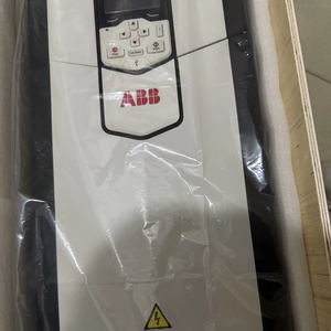 Convertisseur de fréquence basse fréquence de fabrication originale, série ACS880, 380V triphasé, 160kW, IP21, variateur de fréquence universel VFD 3AUA0000108034 - Product Image 3