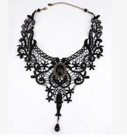 Gargantilla gótica sencilla para mujer, collar de encaje, cadena de serpiente negra exagerada, clavícula, patrón de mariposa hecho a mano, joyería dorada