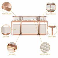 Ensemble de table de présentation de bijoux moderne et luxueux blanc et or rose, vitrine élégante en verre trempé pour les boutiques de détail