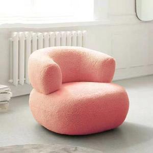 Fauteuil Bas Bouclé “Teddy” en Laine d'Agneau, Fauteuil de Salon Élégant Blanc pour le Repos et la Vente - Product Image 2