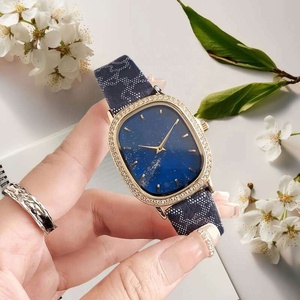 Montre à quartz pour homme avec boîtier en alliage de 40 mm, bracelet en silicone, design de dessin animé, cadran en verre - Product Image 2