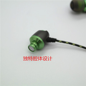 Pirole Yellow Parrot Oriole 851C Écouteurs intra-auriculaires filaires avec câble vert vif effet peau de serpent, son dynamique 3,5 mm - Product Image 4