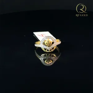 Bague élégante en or 18 carats avec motif cœur, design bicolore, bijou élégant pour femme, cadeau pour mariage, anniversaire, fiançailles - Product Image 2
