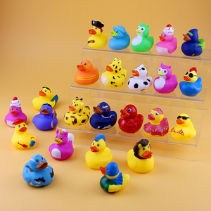 Canard en caoutchouc PVC de 2 pouces, motifs variés, <span class=keywords><strong>jouet</strong></span> de <span class=keywords><strong>bain</strong></span> coulissant et couinant <span class=keywords><strong>pour</strong></span> bébés et enfants, avec logo personnalisé, vente en gros - Product Image 2