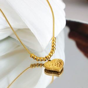 Collar con Logotipo Personalizado del Fabricante, Collar de Acero Inoxidable Resistente al Agua y al Deslustre, Chapado en Oro de 18k con Forma de Corazón para Mujer - Product Image 4