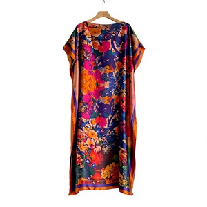 Robes longues élégantes en polyester pour femmes musulmanes, style printemps, pour le tourisme et la plage, écharpes amples et confortables pour la peau, vente en gros - Product Image 2