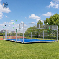 Terrain de padel mobile pliable avec structure en panneaux de verre détachables pour une installation rapide sur les sites d'événements extérieurs