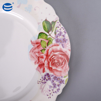 Assiette en porcelaine de haute qualité à motif rose et bordure découpée, vaisselle en porcelaine pour mariage