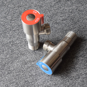 Robinet d'arrêt d'angle en acier inoxydable Hemans 15 mm à filetage femelle pour eau chaude et froide XMS-1000 - Product Image 1