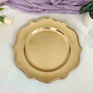 Assiette de présentation dorée vintage pour mariage, en plastique, ronde de 13 pouces, pour banquets et dîners, avec bord floral en relief - Product Image 1