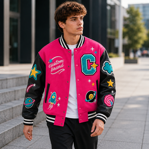 <span class=keywords><strong>Giacca</strong></span> Varsity Personalizzata da Uomo, <span class=keywords><strong>Fucsia</strong></span> e Nera con Patchwork, Ricami Grafici, Stile Retrò Casual da Baseball - Product Image 2