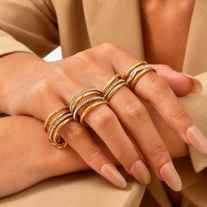 Anillo minimalista de acero inoxidable para mujer, estilo frío, con incrustaciones de diamantes de imitación, joyería apilable para el dedo índice, a la moda y con personalidad. - Product Image 4
