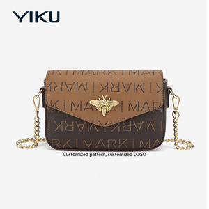 <span class=keywords><strong>Borsa</strong></span> da donna Chic di alta qualità in pelle sintetica tinta unita con decorazione a catena in <span class=keywords><strong>oro</strong></span> con chiusura a chiusura a lucchetto in stile popolare da donna - Product Image 1