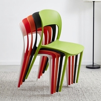 Chaises de salle à manger en polypropylène PP empilables, modernes et durables, vente en gros directe d'usine pour la maison, les restaurants, les cafés et les appartements