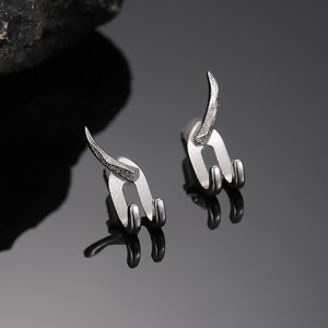 HE0059 Pendientes Punk de Moda para Hombre, Gancho Sencillo Distintivo con Mariposa Desmontable, Pendientes con Gancho Inspirados <span class=keywords><strong>en</strong></span> Hip Hop - Product Image 1
