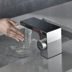 Grifo de <span class=keywords><strong>lavabo</strong></span> frío y caliente de cerámica de un solo mango moderno Grifo de <span class=keywords><strong>lavabo</strong></span> enchufable sin batería infrarrojo automático - Product Image 4