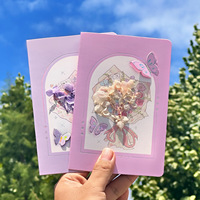 Kartu Ucapan Kertas Seni Romantis Perayaan dengan Jendela Lengkung Besar, Bunga Hydrangea Kering yang Diawetkan, Kupu-kupu Laser 3D yang Serasi