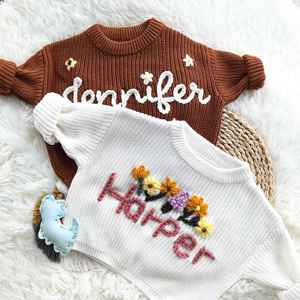 Nom de bébé personnalisé pull personnalisé nouveau-né en tricot nom de bébé fait à <span class=keywords><strong>la</strong></span> <span class=keywords><strong>main</strong></span> pull bébé cadeaux d'anniversaire - Product Image 2