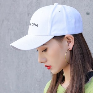 หมวกเบสบอลปักตัวอักษรสีขาว หมวกผ้าฝ้ายกันแดดแบบลำลองสำหรับทั้งชายและหญิง - Product Image 1