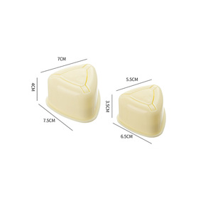 Molde para Bolas de Arroz Triangulares para Bebés <span class=keywords><strong>y</strong></span> Niños, Plástico de Grado Alimenticio Beige, Ecológico, Fácil de Usar, Suministros para Arte de Sushi DIY - Product Image 1