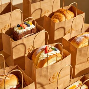 Bolsa de Papel Kraft Marrón Reciclable con Impresión Personalizada para Cafetería, Panadería, Regalos Navideños, Empaque para Minoristas - Product Image 3