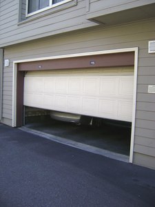 <span class=keywords><strong>Porte</strong></span> de <span class=keywords><strong>garage</strong></span> sectionnelle moderne en acier <span class=keywords><strong>avec</strong></span> fenêtres/petites portes, isolation thermique, sécurité anti-pincement, garantie 5 ans pour usage extérieur - Product Image 5