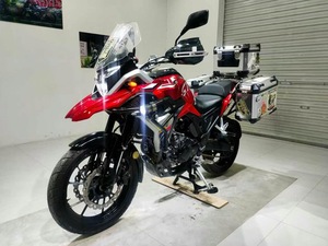 มอเตอร์ไซค์กีวี 400X สปอร์ตไบค์ เครื่องยนต์เบนซิน 400 ซีซี ให้สมรรถนะทรงพลัง เหมาะสำหรับการขับขี่บนถนน - Product Image 6