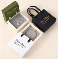 Boîte d'emballage de bijoux portable de luxe OEM, revêtement UV, fermeture magnétique, carton rigide écologique pour collier, bague, boîte cadeau