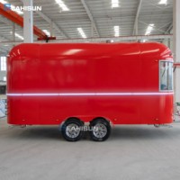 Camion de restauration mobile sur roues avec cuisine complète équipée pour la vente de café, hot-dogs et glaces