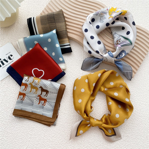 공장 가격 53cm 실크 사용자 정의 말 포크 도트 디자인 여성용 스포츠 목 머리 가을 머리 스카프에 대한 로고가있는 정사각형 두건 - Product Image 1