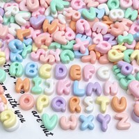 100 piezas de dijes de resina pastel con letras de la A a la Z, cabujones de alfabeto 3D brillantes para manualidades, decoración de fundas de teléfono, álbumes de recortes y arte de uñas