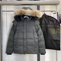 Veste d'hiver matelassée imperméable et coupe-vent haut de gamme en duvet d'oie, avec garniture authentique en fourrure de coyote sur le devant, vente en gros