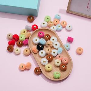 Perles en peluche en gros 16mm grand trou Mini boule en peluche mignonne avec trou fabrication de bijoux jouet - Product Image 3