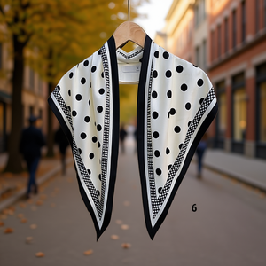 Bufanda triangular marca Z de 135x60 cm con lunares, accesorio de moda ligero para mujer, para todas las estaciones - Product Image 2