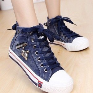 รองเท้าผ้าใบผู้หญิงสไตล์เยอรมันย้อนยุค สีขาว แฟชั่นเกาหลี น้ำหนักเบา แบบสวมสบาย มีเชือกผูก สำหรับผู้หญิง - Product Image 2