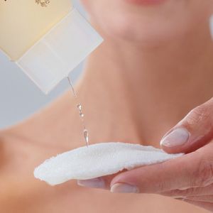 Agua Micelar con Vitamina C 200mL Botella con Bomba para Piel Seca/Sensible/Opaca - Product Image 2