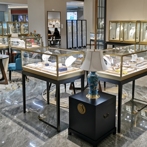 Vitrine de présentation de bijoux en verre trempé sur mesure avec éclairage, design personnalisé pour magasin de détail - Product Image 6