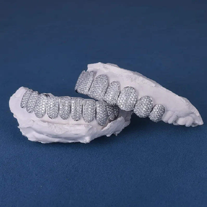 Grillz de Hip Hop Personalizados con Piedras de Imitación |   Diamante Cultivado en Laboratorio con Corte Rosa VVS |   Joyería Dental de Plata de Ley 925 / Oro para Hombres y Mujeres - Product Image 3