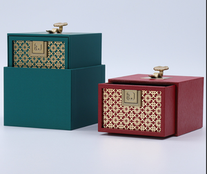 Caja de Cofre de Herencia con Sello de Jade Estilo Marca Nacional - Product Image 1