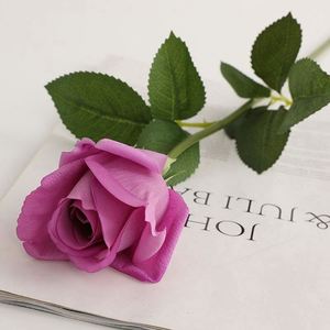 Ramo de Rosas Rojas Artificiales al por Mayor para Bodas, Día de la Madre, Decoración Navideña - Alta Calidad y Protección Ambiental - Product Image 6