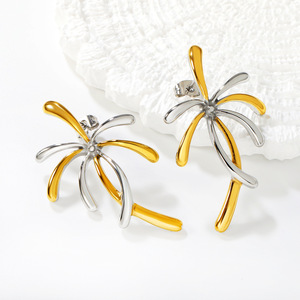 Pendientes geométricos de acero inoxidable de dos tonos dorados para mujer, elegantes y de alta gama, chapados en oro de 18k, estilo europeo americano. - Product Image 3