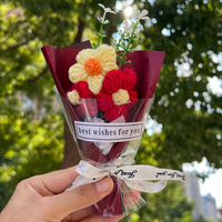 Mini fleur de marque KIVA, fraîche et idéale pour offrir aux parents, aux enseignants et aux amis.