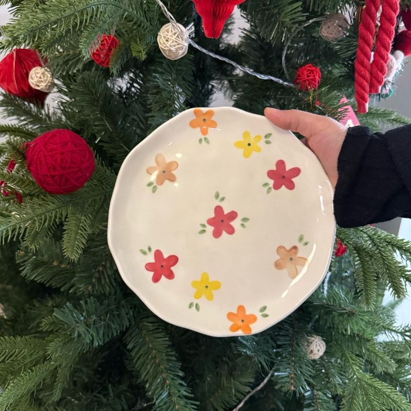 Plat de plaque florale colorée