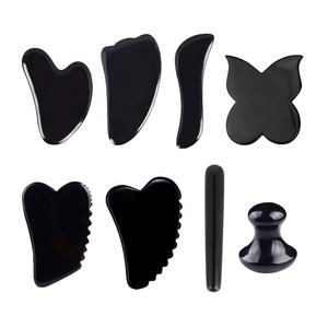 <span class=keywords><strong>Rullo</strong></span> <span class=keywords><strong>di</strong></span> <span class=keywords><strong>giada</strong></span> ossidiana nera <span class=keywords><strong>di</strong></span> grado SPA Gua Sha bordo a forma <span class=keywords><strong>di</strong></span> ala Guasha <span class=keywords><strong>Set</strong></span> con scatola Gua Sha <span class=keywords><strong>di</strong></span> ossidiana nera - Product Image 1