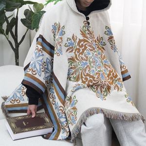 Poncho-couverture à capuche en tapisserie tissée personnalisée à faible MOQ, motif <span class=keywords><strong>baroque</strong></span> vintage, couverture jacquard surdimensionnée et portable - Product Image 4