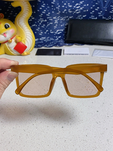 <span class=keywords><strong>แว่น</strong></span><span class=keywords><strong>กันแดด</strong></span>ทรงสี่เหลี่ยม UV400สำหรับอุตสาหกรรมกระจกสีชมพูสีเหลืองสวมใส่สบายสำหรับกันแดดบนท้องถนน - Product Image 2