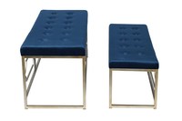 Banc Bailey en velours bleu avec cadre en métal et porte-chaussures