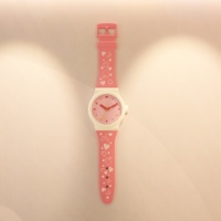 Reloj de pared de plástico de 10 pulgadas de diseño único, con forma de reloj analógico Art Deco, patrón abstracto para niños, decoración navideña escolar